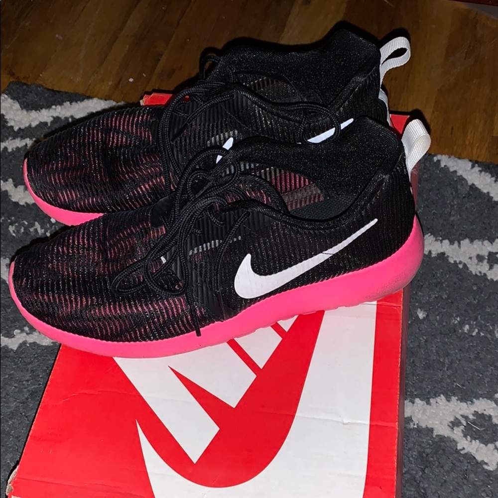 Used Nike Roshe Sneakers